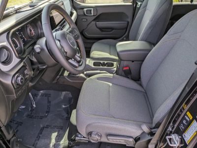 2024 Jeep Wrangler — photo 21 view