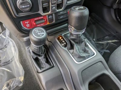 2024 Jeep Wrangler — photo 17 view