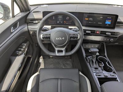 2026 Kia K5 — photo 18 view