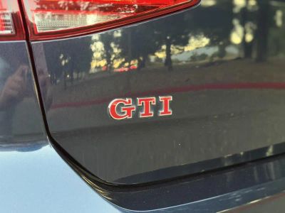 2016 Volkswagen Golf GTI — photo 11 view
