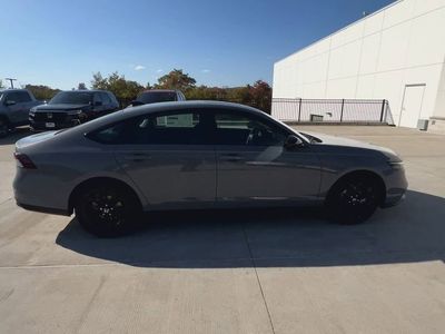2025 Honda Accord Sedan SE CVT — photo 8 view