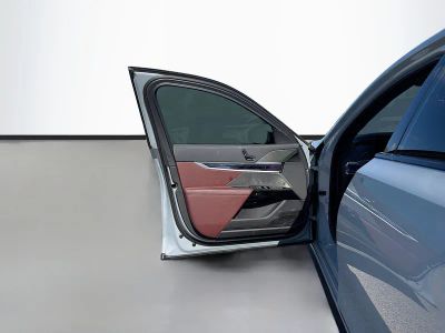 2025 BMW i7 — photo 22 view
