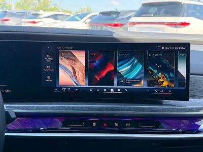 2025 BMW i7 — photo 30 view