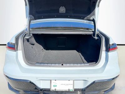 2025 BMW i7 — photo 12 view