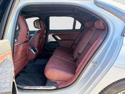 2025 BMW i7 — photo 21 view