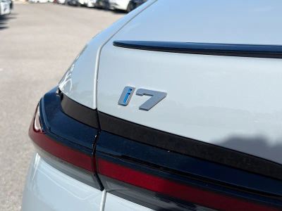 2025 BMW i7 — photo 11 view