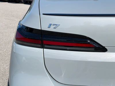 2025 BMW i7 — photo 10 view