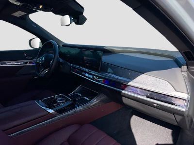 2025 BMW i7 — photo 14 view