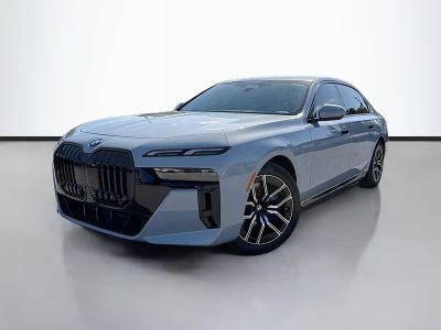 2025 BMW i7 xDrive60 in Brooklyn Grey Metallic — front three-quarter view
