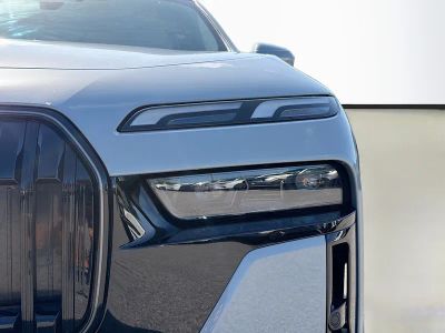 2025 BMW i7 — photo 9 view