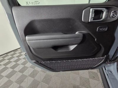 2026 Jeep Gladiator — photo 16 view