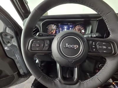 2026 Jeep Gladiator — photo 12 view
