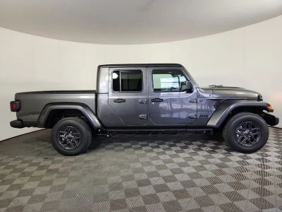 2025 Jeep Gladiator — side profile view