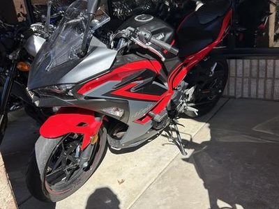 2025 Kawasaki Ninja 500 — interior view