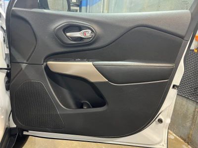 2017 Jeep Cherokee - Photo 21