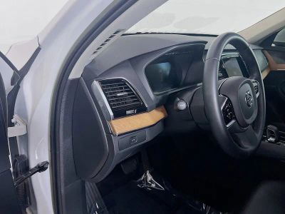 2023 Volvo XC90 — photo 9 view