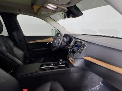 2023 Volvo XC90 — photo 8 view