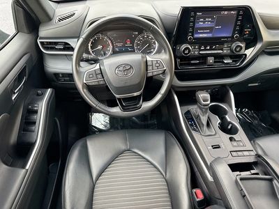 2022 Toyota Highlander - Photo 16