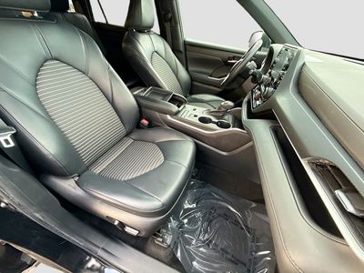 2022 Toyota Highlander - Photo 14