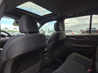 2026 Jeep Grand Cherokee — photo 9 view