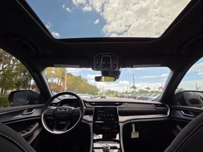 2026 Jeep Grand Cherokee — photo 10 view