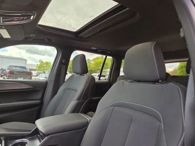 2026 Jeep Grand Cherokee — photo 12 view