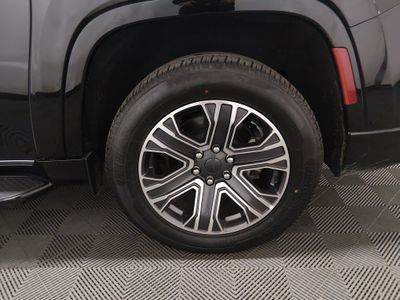 2024 Jeep Wagoneer L — photo 10 view