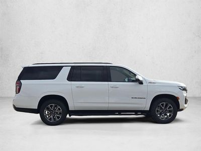 2023 Chevrolet Suburban - Photo 2