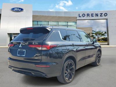 2022 Mitsubishi Outlander — detail view