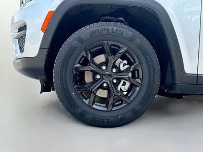 2024 Jeep Grand Cherokee — photo 38 view