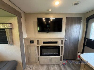 2022 Coachmen RV Catalina Legacy — photo 11 view