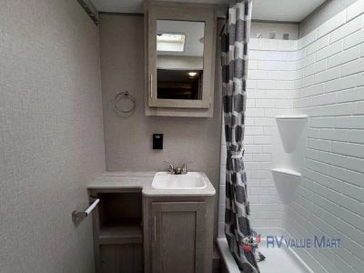 2022 Coachmen RV Catalina Legacy — photo 21 view