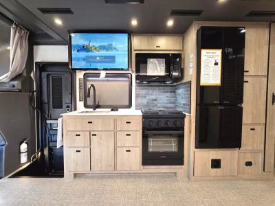 2026 Grand Design LINEAGE SERIES F - Photo 7