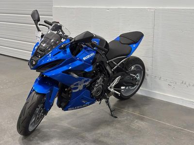 2025 Suzuki GSX-8R - Photo 4