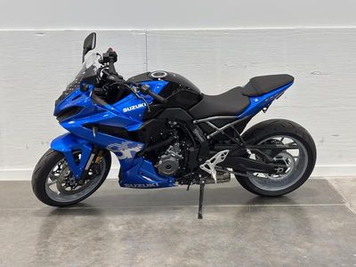 2025 Suzuki GSX-8R - Photo 11