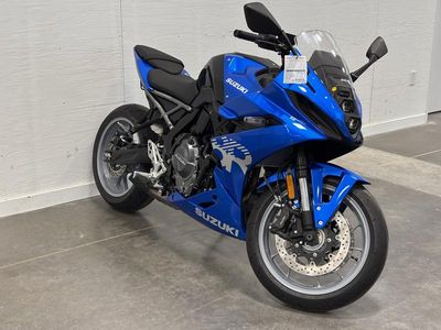 2025 Suzuki GSX-8R - Photo 3