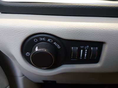 2023 Chrysler Voyager - Photo 13