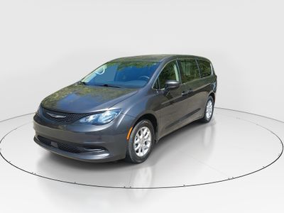 2023 Chrysler Voyager - Photo 3