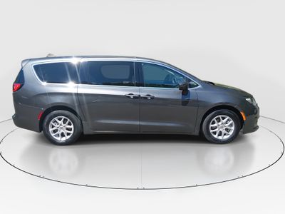 2023 Chrysler Voyager - Photo 8