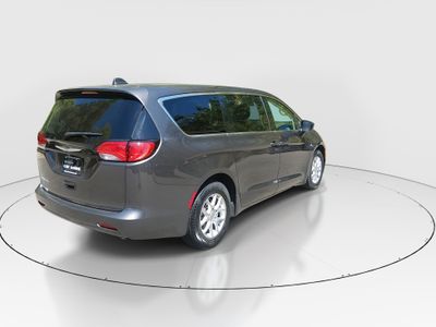 2023 Chrysler Voyager - Photo 7
