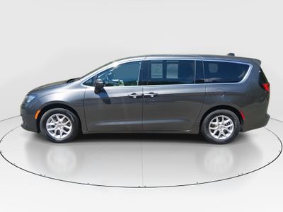2023 Chrysler Voyager - Photo 4