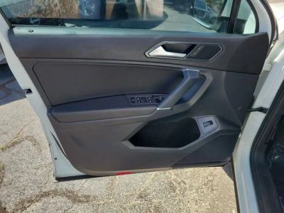 2018 Volkswagen Tiguan — photo 9 view