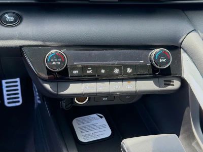 2026 Hyundai ELANTRA — photo 12 view