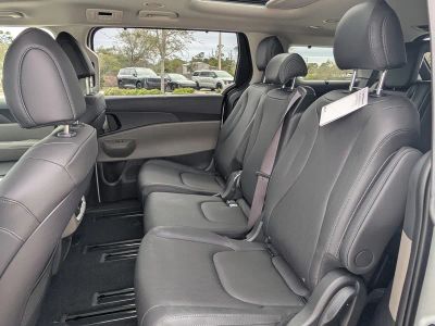 2026 Kia Carnival — photo 17 view