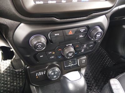 2023 Jeep Renegade - Photo 16