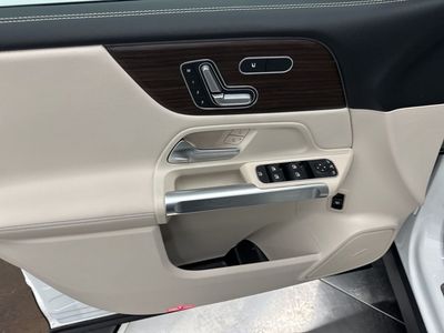 2026 Mercedes-Benz GLB — photo 10 view