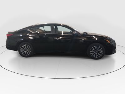 2025 Nissan Altima - Photo 8