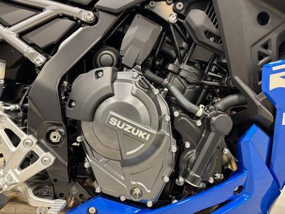 2025 Suzuki GSX-8R - Photo 15
