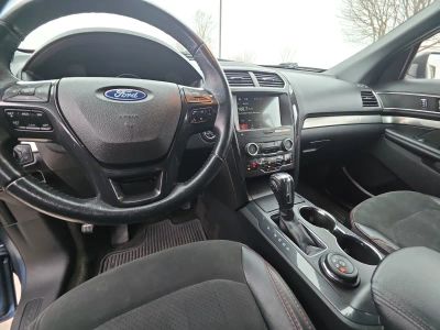 2018 Ford Explorer — photo 12 view