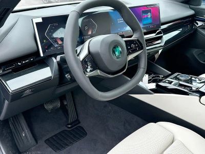 2026 BMW 5 Series — photo 7 view